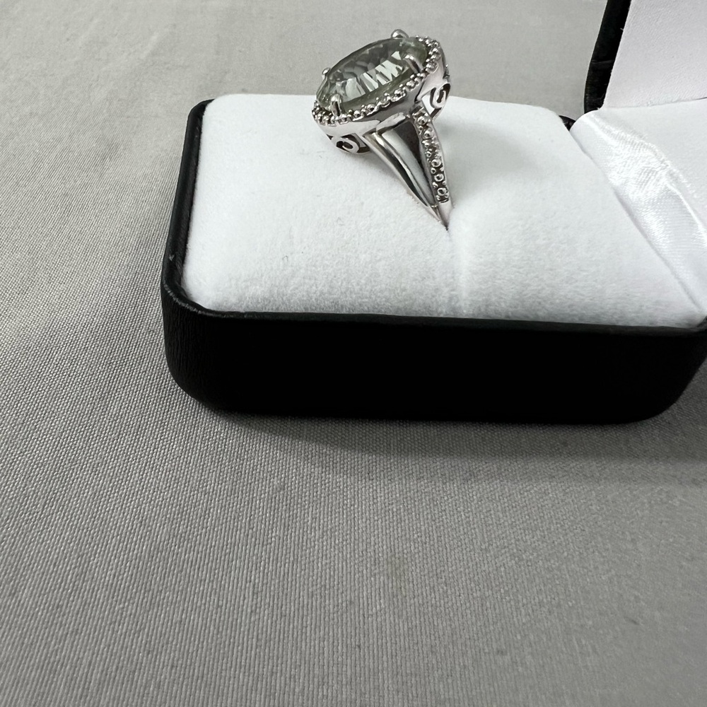 Elegant Silver Gemstone Ring